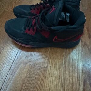 Nike Men’s Black and Red Sneakers